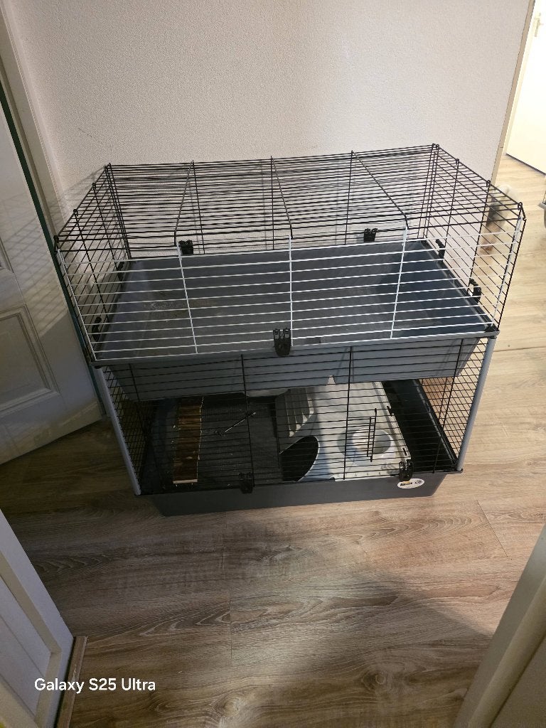 Ik heb een konijnenkooi te koop, die 2 maanden gebruikt is., Dieren en Toebehoren, Knaagdieren en Konijnen | Hokken en Kooien