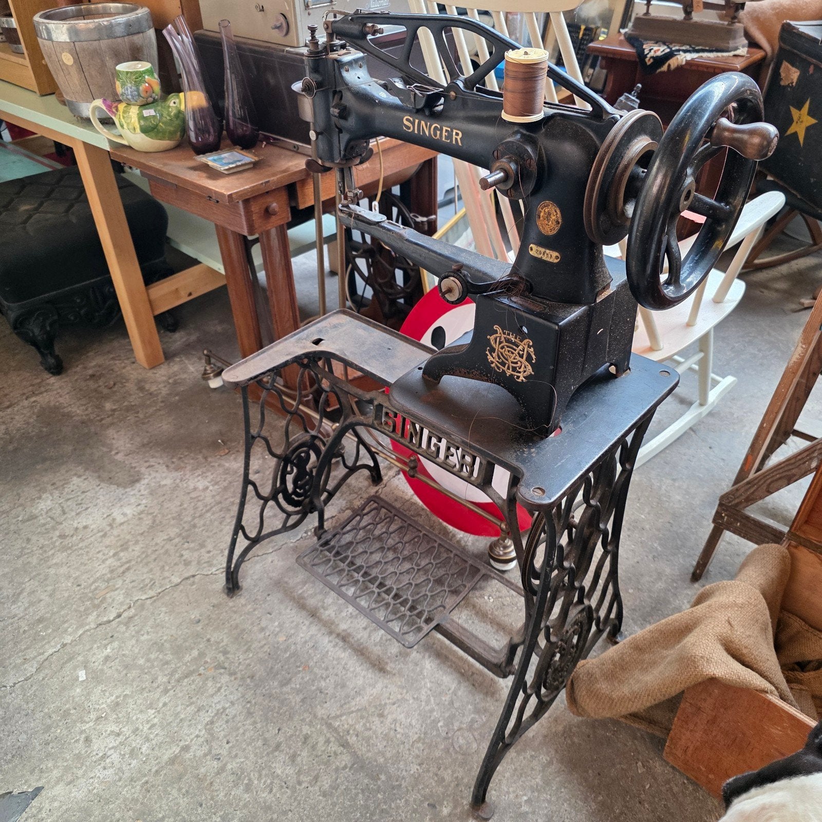 Antieke Singer 29K trapnaaimachine gietijzeren onderstel., Antiek en Kunst, Antiek | Naaimachines, Ophalen