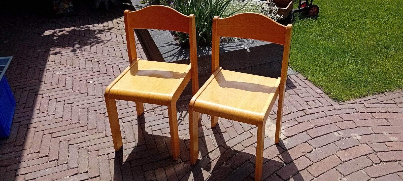2 nette houten stoeltjes, zo goed als nieuw, Huis en Inrichting, Ophalen