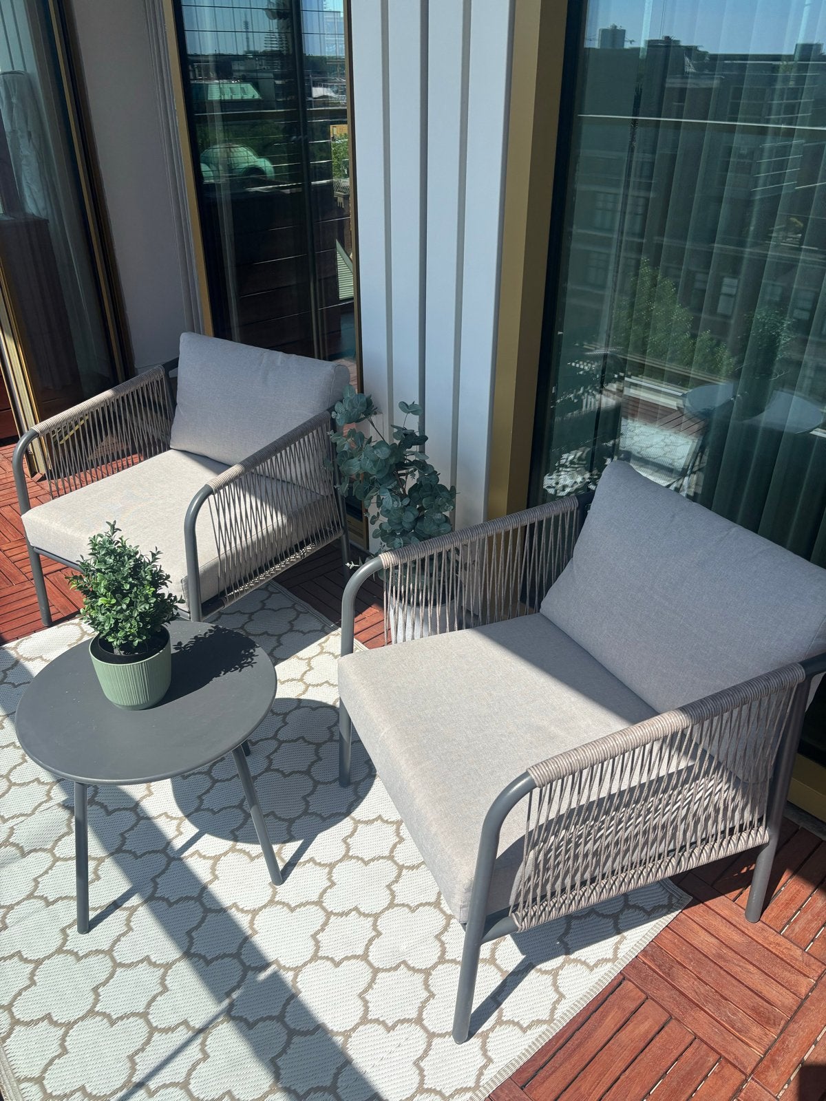 Moderne Balkonset: 2 Stoelen en Bijzettafel, Tuin en Terras, Overige materialen, Zo goed als nieuw, Stoel, Tuinset
