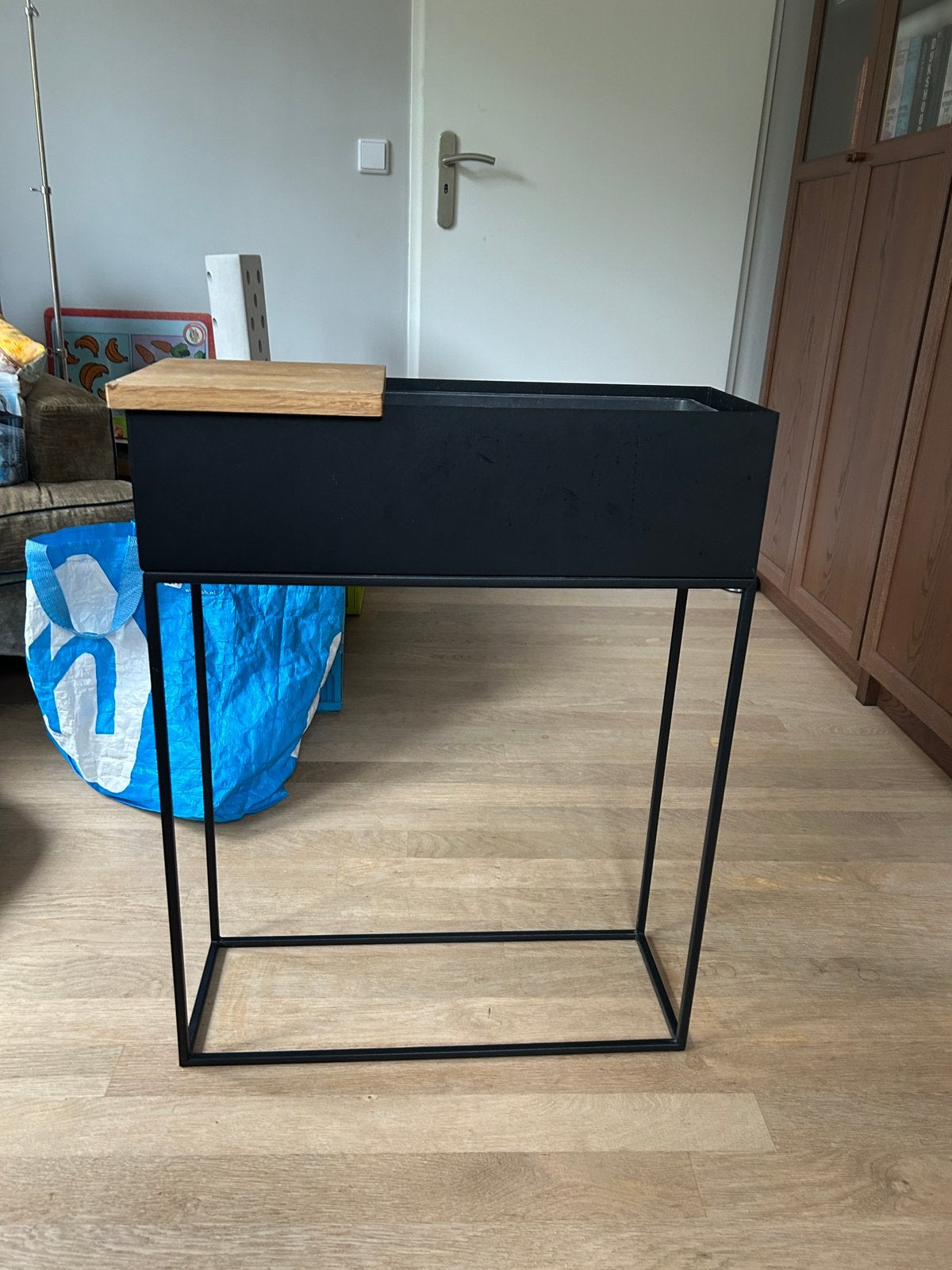 Metalen plantenbak zwart, Ophalen, 50 tot 100 cm, Zo goed als nieuw, Eikenhout