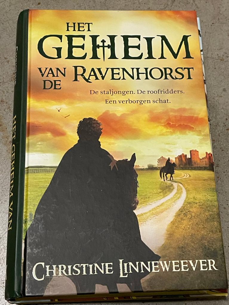 Het Geheim van Ravenhorst - Christine Linneweever, Ophalen of Verzenden, Zo goed als nieuw, Nederland