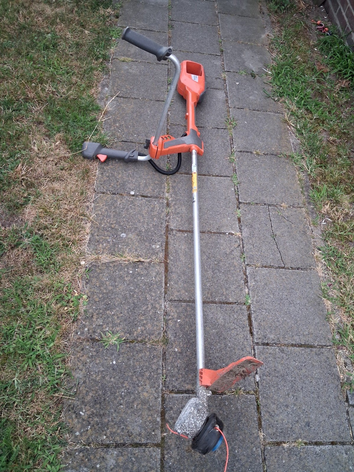 2 x bosmaaier en grasmaaier + accu, Tuin en Terras, Grastrimmers, Ophalen of Verzenden, Accu