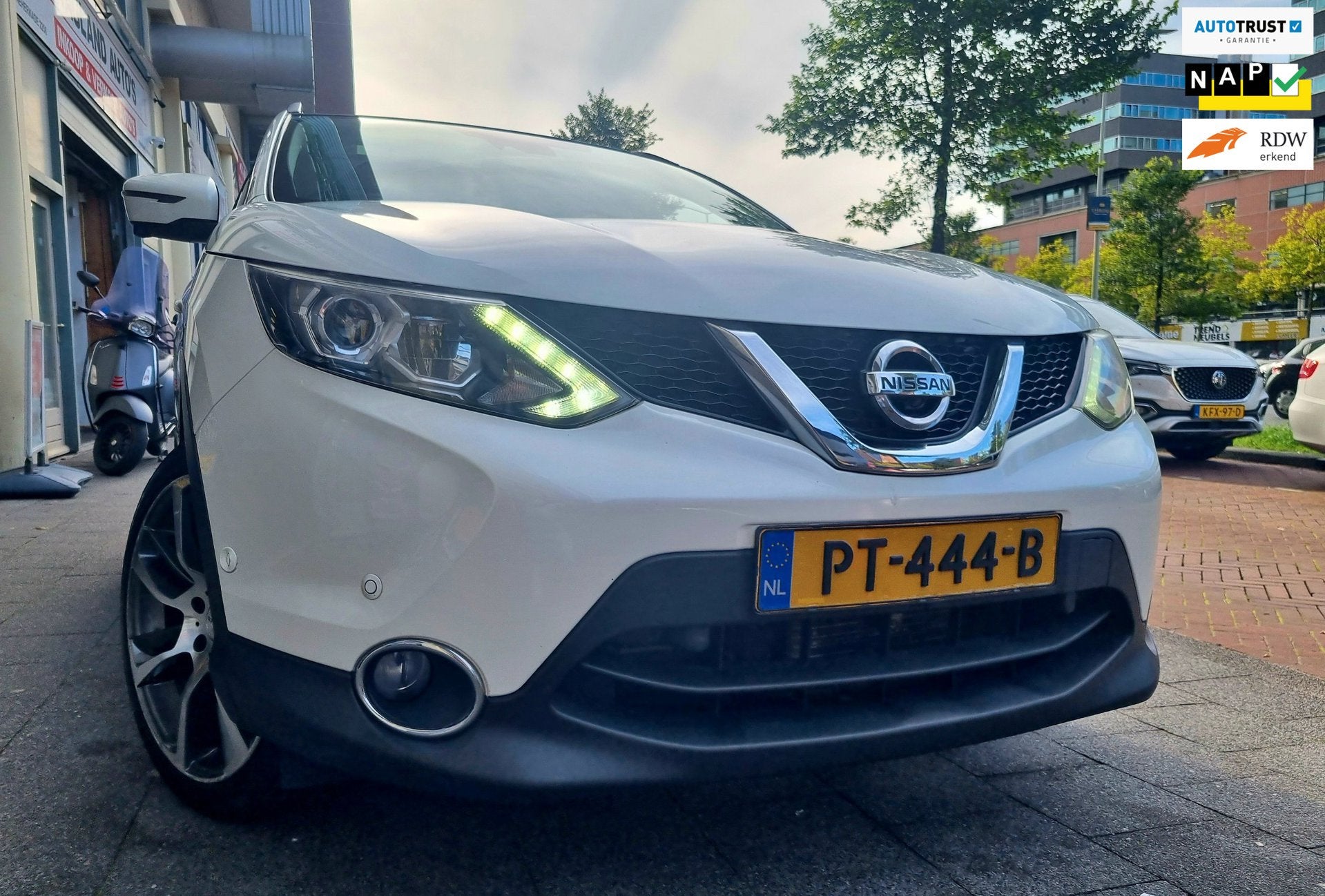 Nissan Qashqai 1.2 Tekna 360camera Vol Opties, Auto's, Dealer onderhouden, Gebruikt, 4 cilinders, 116 pk