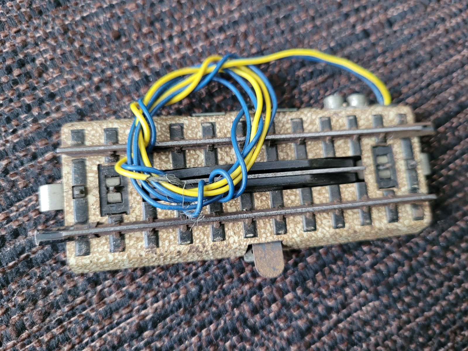 Märklin electrische ontkoppelaar in goede staat 4,5 x 10 cm, Hobby en Vrije tijd, Ophalen of Verzenden, Gebruikt, Rails, Märklin