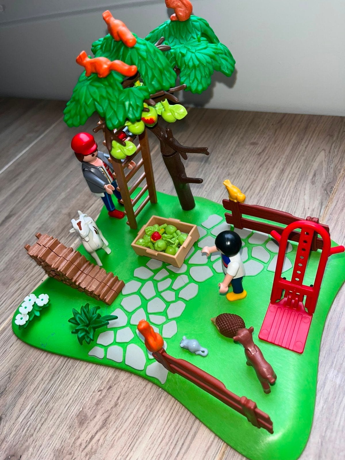 Playmobil Speeltuin met Dieren en Figuren, playmobil,, Ophalen of Verzenden, Zo goed als nieuw