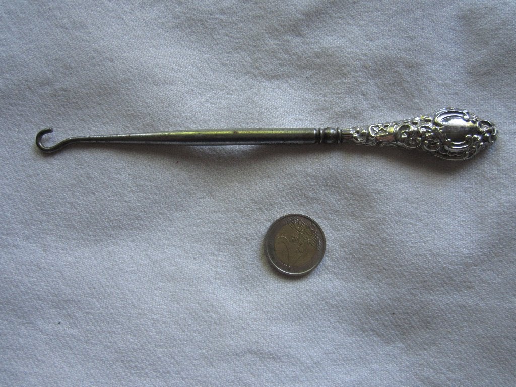 43.  Schitterende oude Engelse buttun hook, zilver,  19 cm, Ophalen, Gebruikt