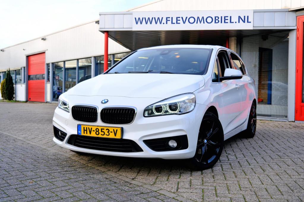 BMW 2-serie Active Tourer 216d Essential Aut. Pano|Navi|Clim, Stof, Gebruikt, 116 pk, Wit