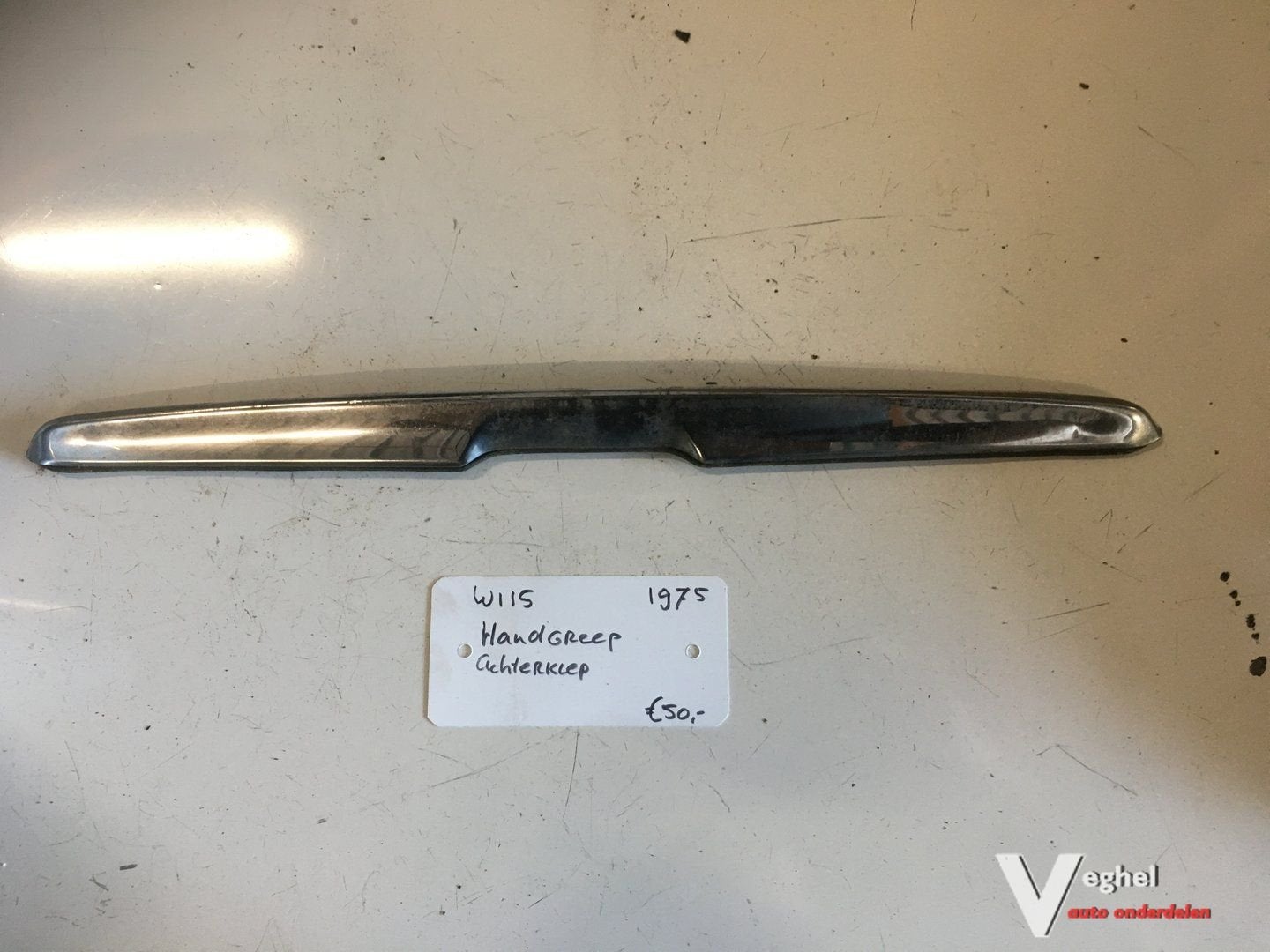 Mercedes W115  1975  Greep Chrome van de achterklep, Gebruikt, -, -, Ophalen of Verzenden