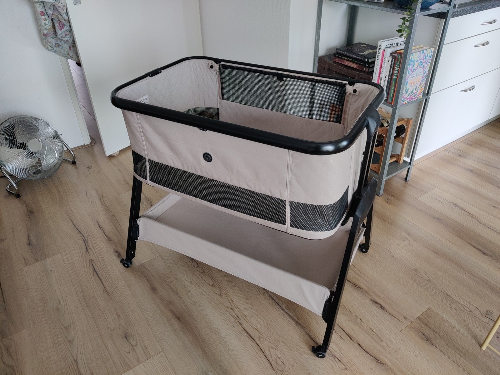 Qute Q-Breeze co-sleeper taupe, Ophalen, Zo goed als nieuw, Wieg