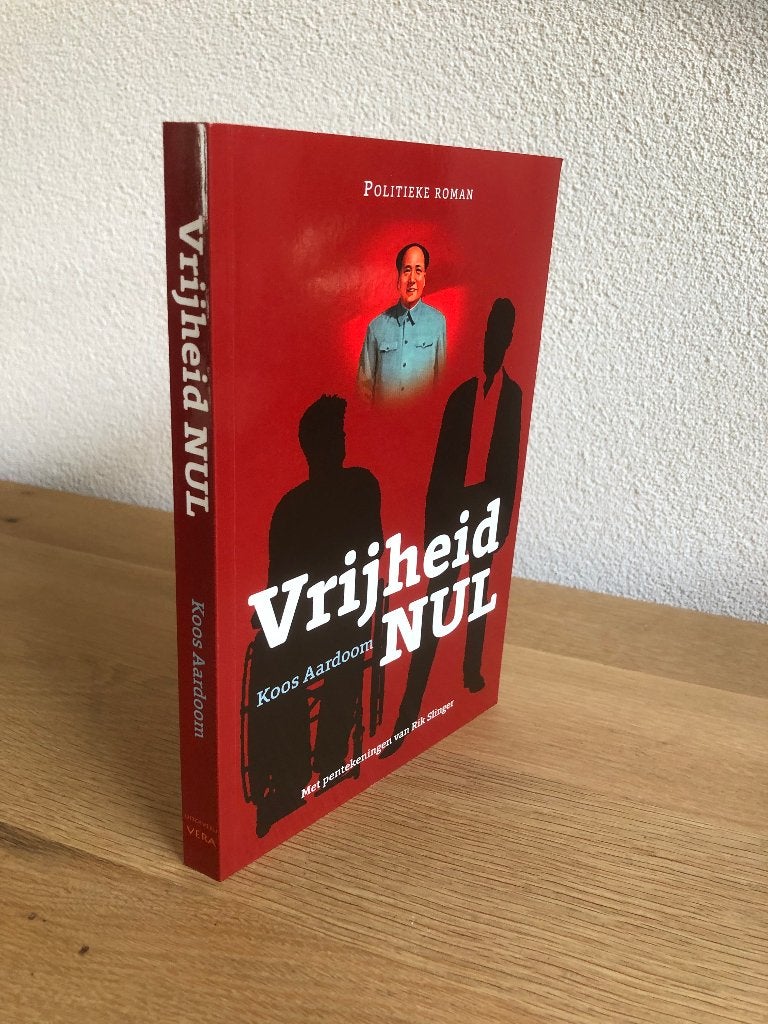 Vrijheid Nu (Koos Aardom) 1e druk 2013, Boeken, Romans, Zo goed als nieuw, Nederland, Ophalen of Verzenden