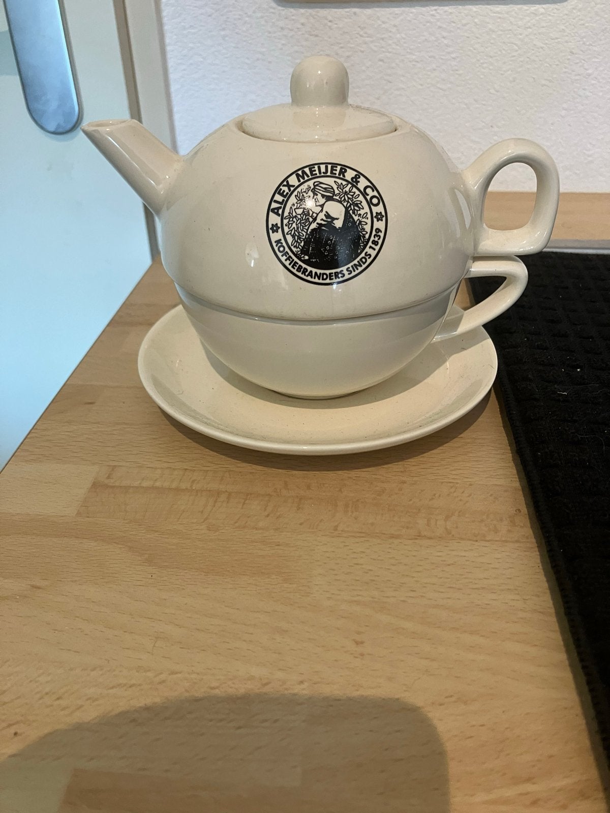 Alex Meijer & Co theepot met kop en schotel, Overige merken, Keramiek, Ophalen of Verzenden, Zo goed als nieuw