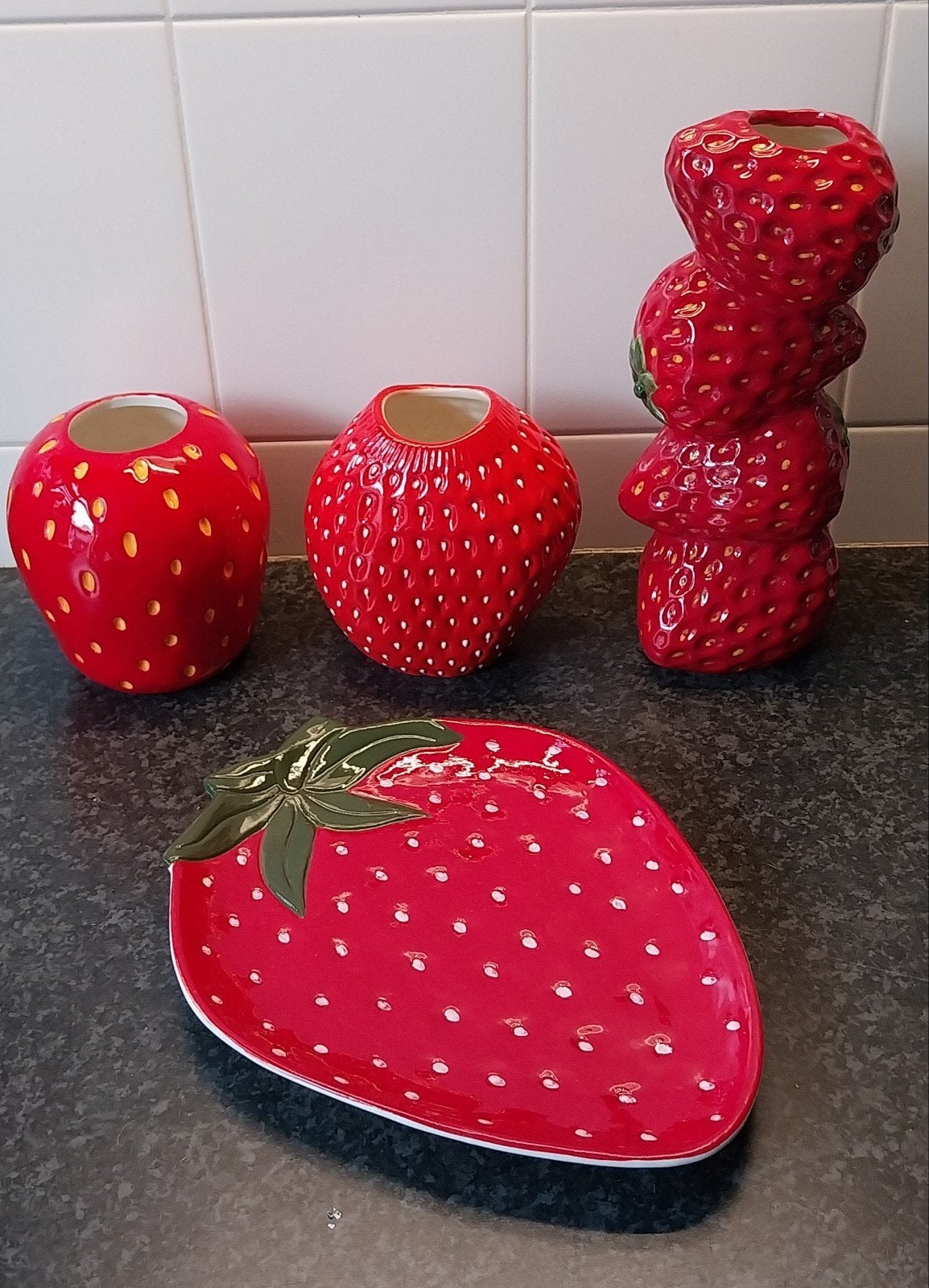 Nieuw aardbei schaal en vazen, Overige kleuren, Aardewerk of Porselein, Nieuw, Ophalen of Verzenden