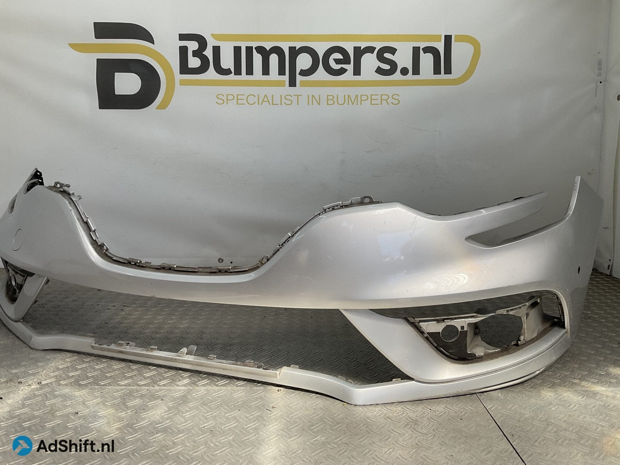 BUMPER Renault Megane 2016-2021 511805148R VOORBUMPER F4-206, Auto-onderdelen, Bumper