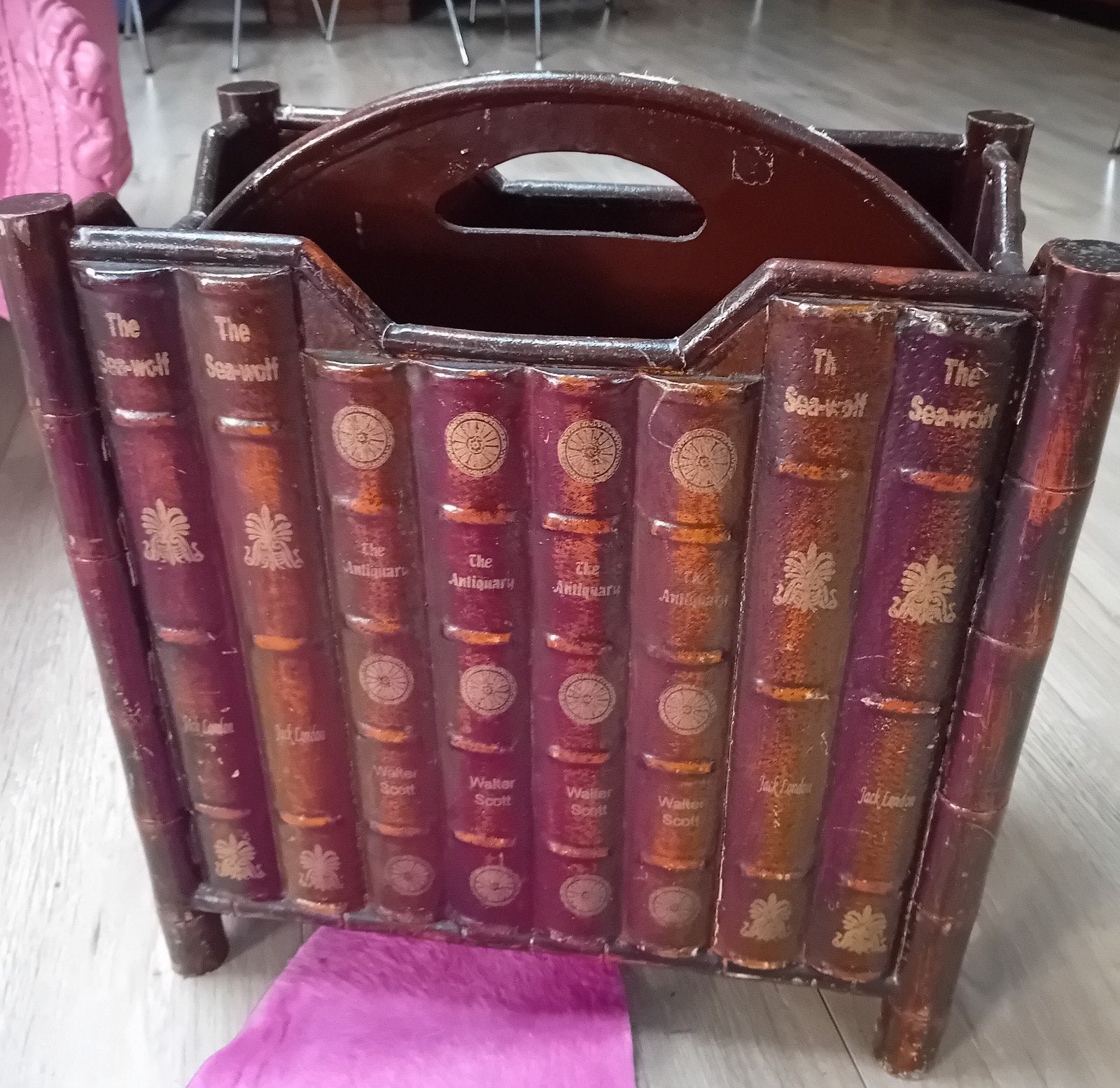 Vintage lektuurbak / krantenbak / paper rack faux book, Ophalen