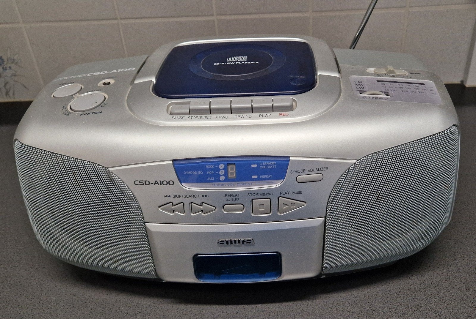 Aiwa CSD-A100 stereo radio/CD/cassette – volledig werkend, Ophalen of Verzenden, Zo goed als nieuw, Radio, Met cd-speler