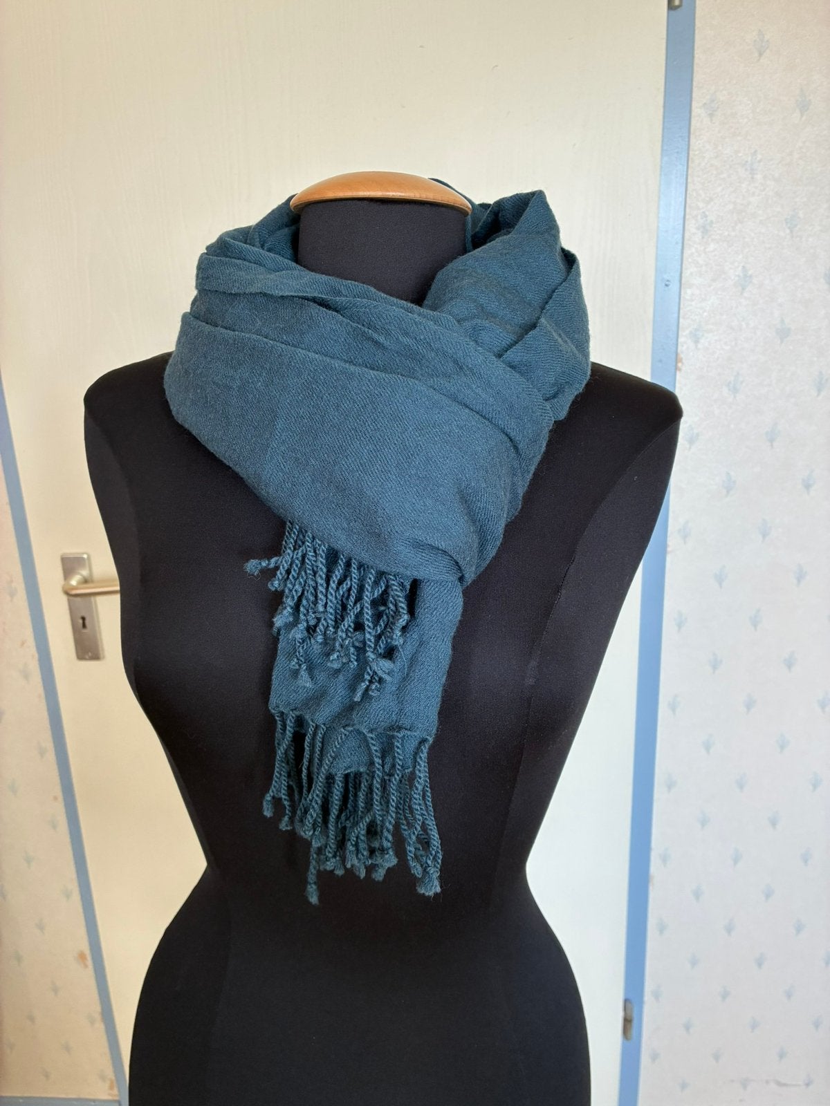049 Nieuwe wollen sjaal van Sandwich petrol, Kleding | Dames, Verzenden, Nieuw, Maat 46/48 (XL) of groter, Sjaal