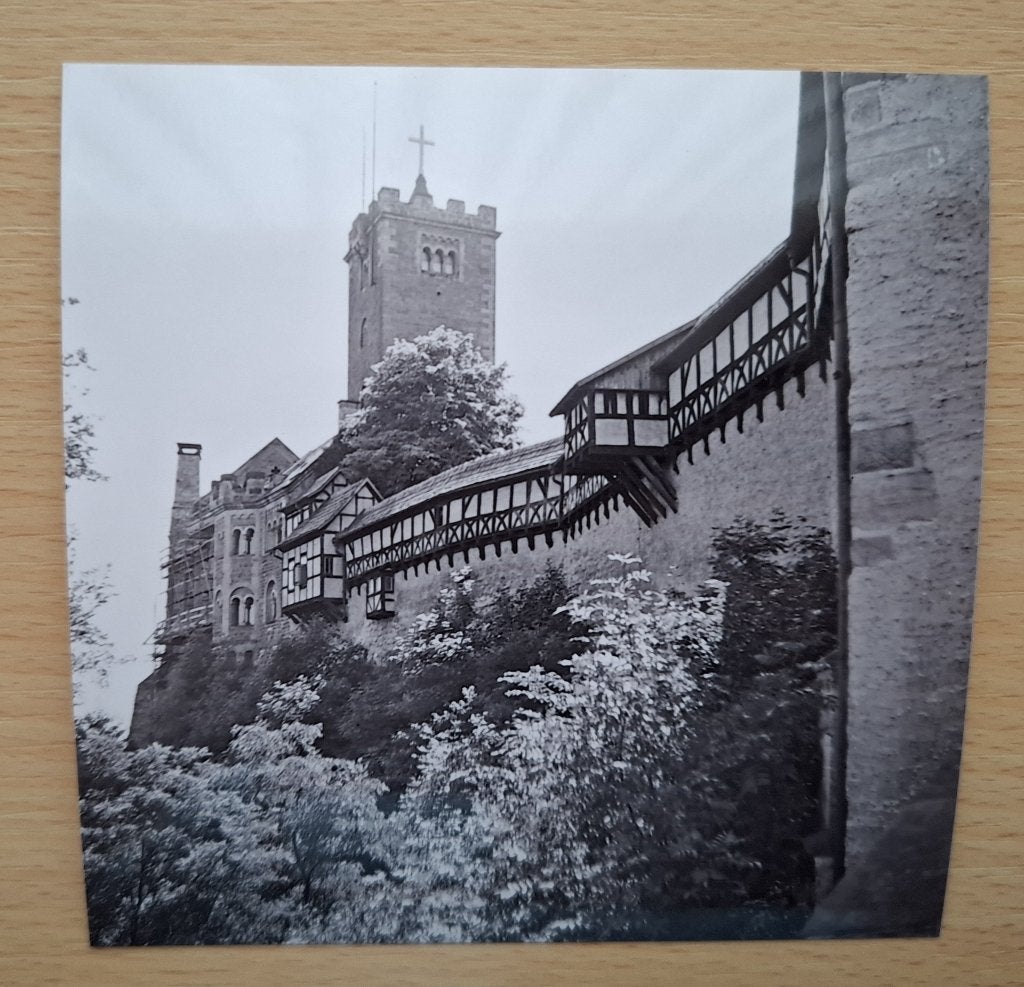 Foto van de Wartburg bij Eisenach (DDR) - 1967, Verzamelen, 1960 tot 1980, Foto, Nieuw, Buitenland