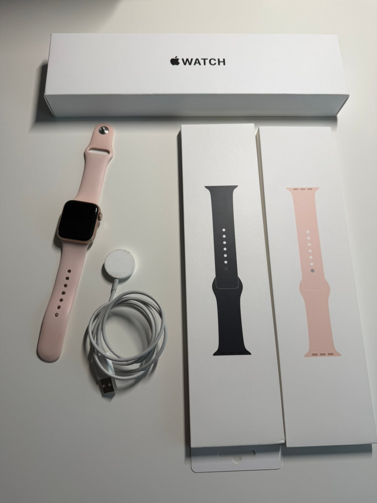 Apple Watch SE 40mm Goud + 2 originele bandjes en doos, Ophalen of Verzenden, Gebruikt, Roze, IOS
