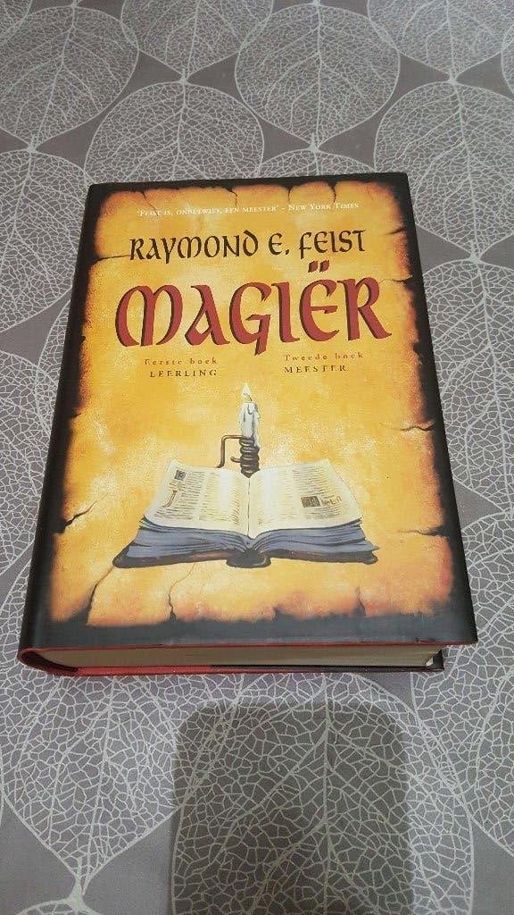 Magier - Raymond E. Feist, Boeken, Ophalen of Verzenden, Zo goed als nieuw, Raymond E. Feist