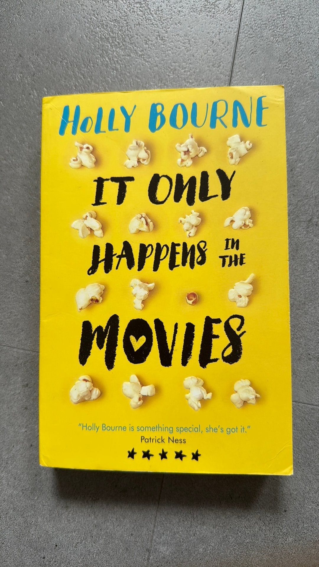 It only happens in the movies - Holly Bourne, Boeken, Ophalen of Verzenden, Zo goed als nieuw, Fictie
