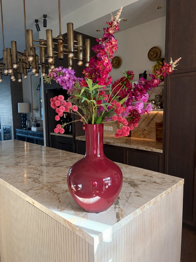 Grote bordeauxrode vaas met kunstbloemenboeket, Ophalen, Gebruikt, Binnen, Inclusief kunstbloemen
