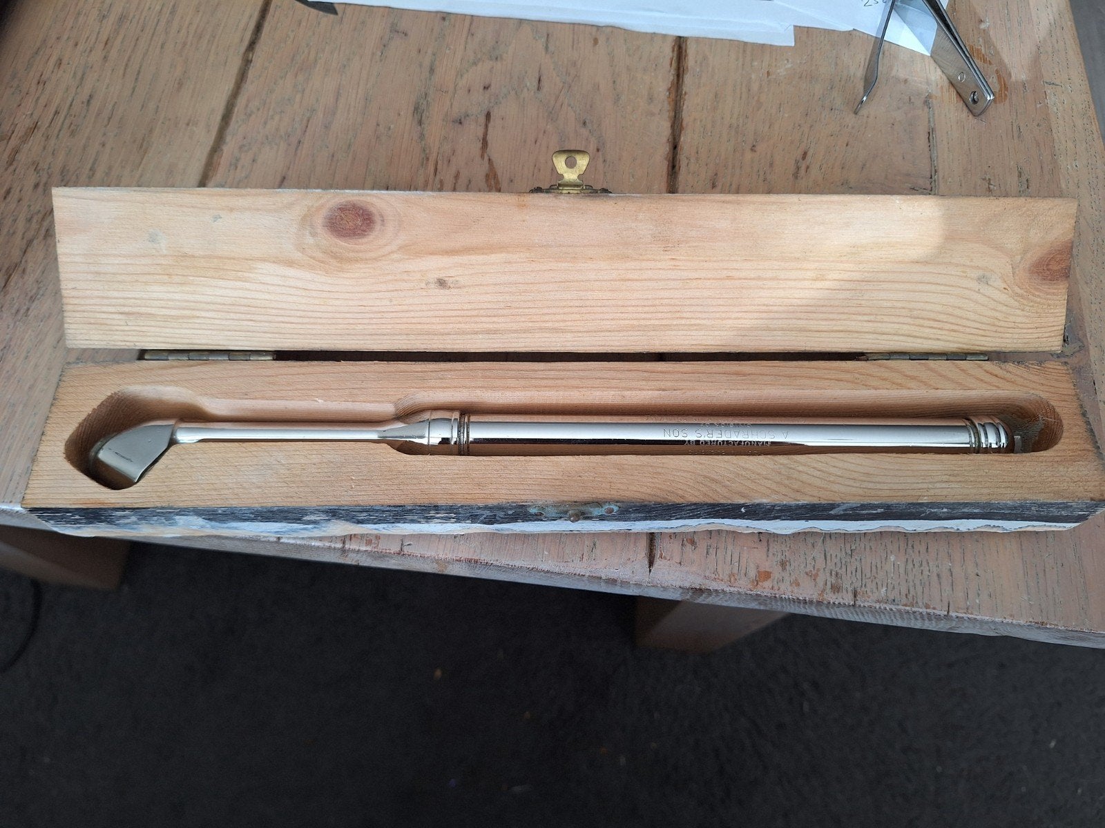 Schrader Service Tyre Gauge in houten kistje, Ophalen of Verzenden, Gebruikt, Universele onderdelen