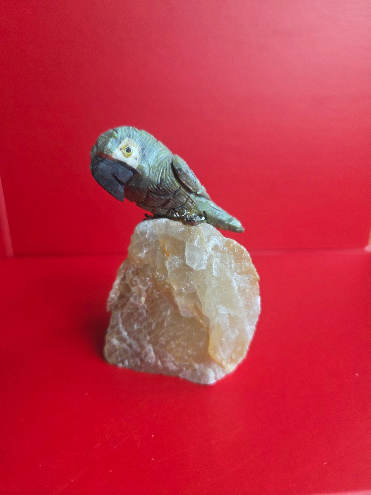 Unieke papegaai sculptuur van natuursteen, Antiek en Kunst, Kunst | Beelden en Houtsnijwerken, Minder dan 20 cm, Natuurlijk materiaal