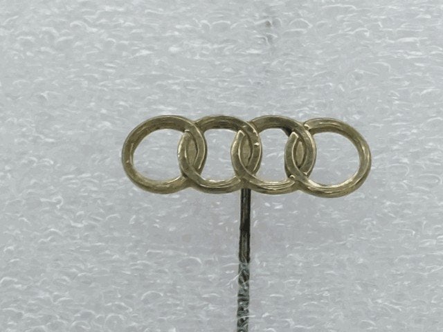 SP2348 Speldje Audi, Verzamelen, Speldjes, Pins en Buttons, Ophalen of Verzenden, Gebruikt, Overige onderwerpen