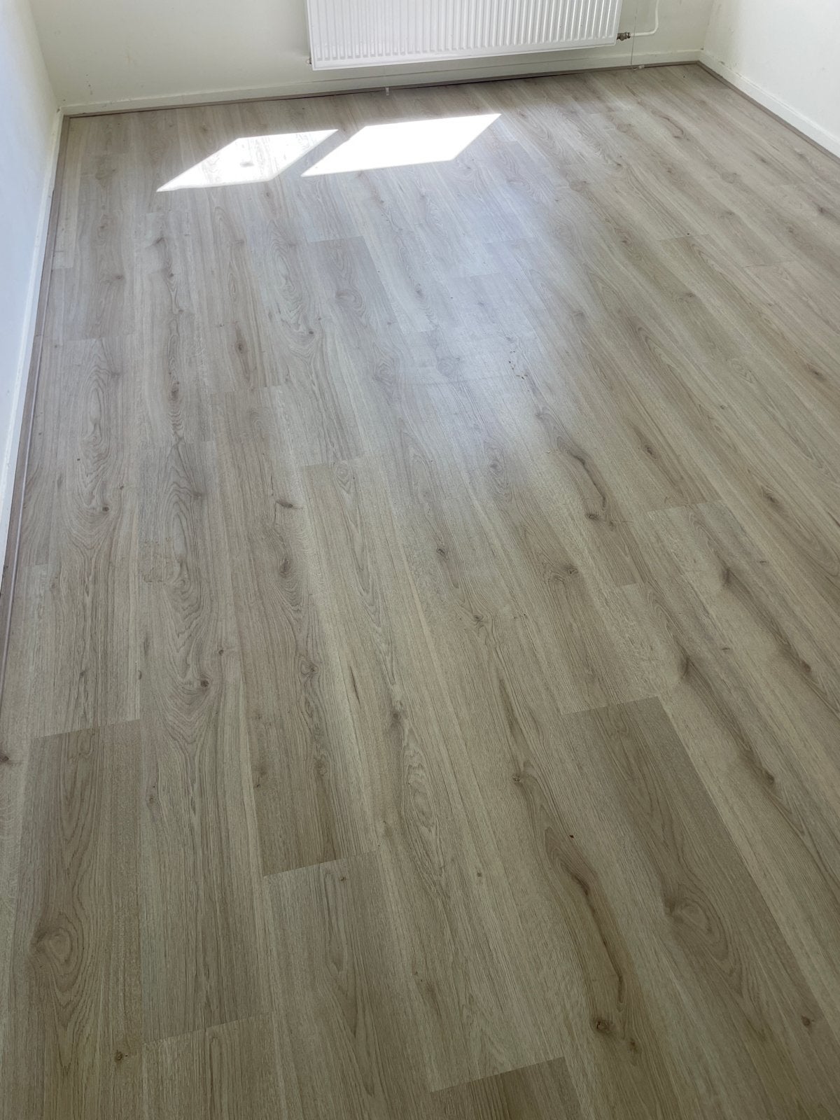 Laminaatvloer met houtprint, lichtgrijs, 50 m², Ophalen, Gebruikt, 50 tot 150 cm, 10 m² of meer