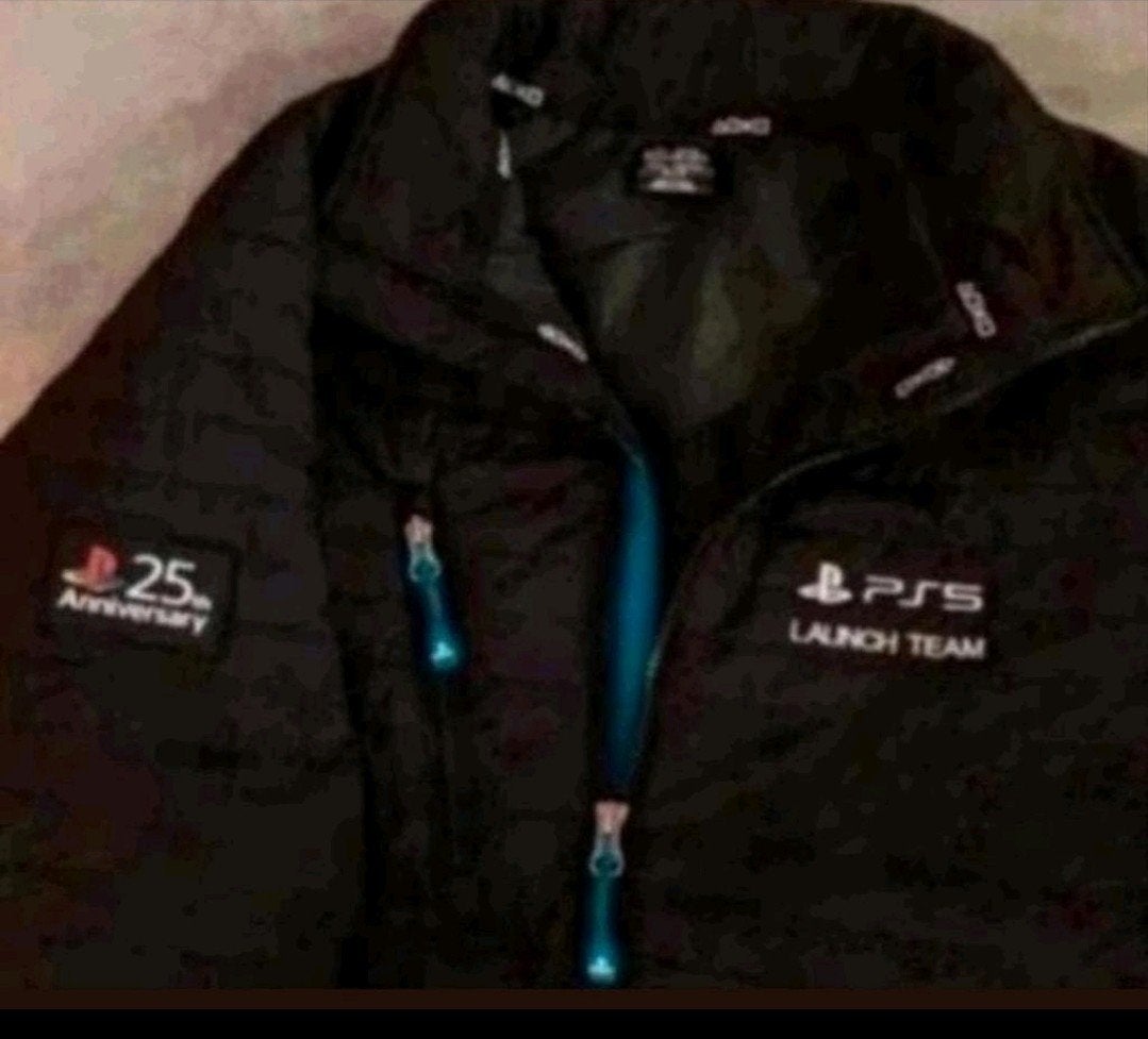 25th Anniversary PS5 Launch Team Jacket Mens size XL

Rare J, Ophalen of Verzenden, Nieuw, Maat 56/58 (XL)