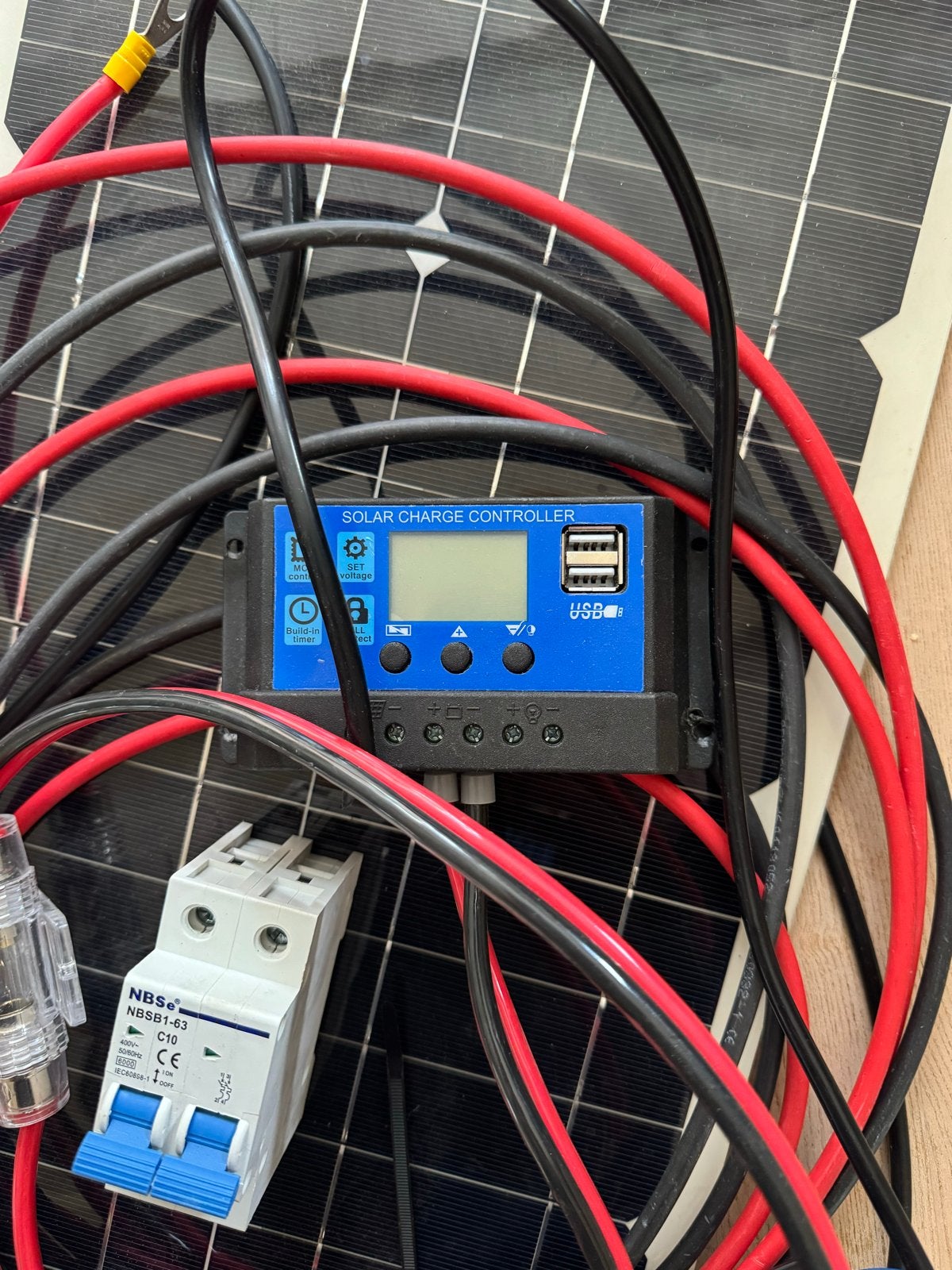 Zonnepaneel met Solar Charge Controller en bekabeling, Caravans en Kamperen, Camper-accessoires, Nieuw, Ophalen of Verzenden