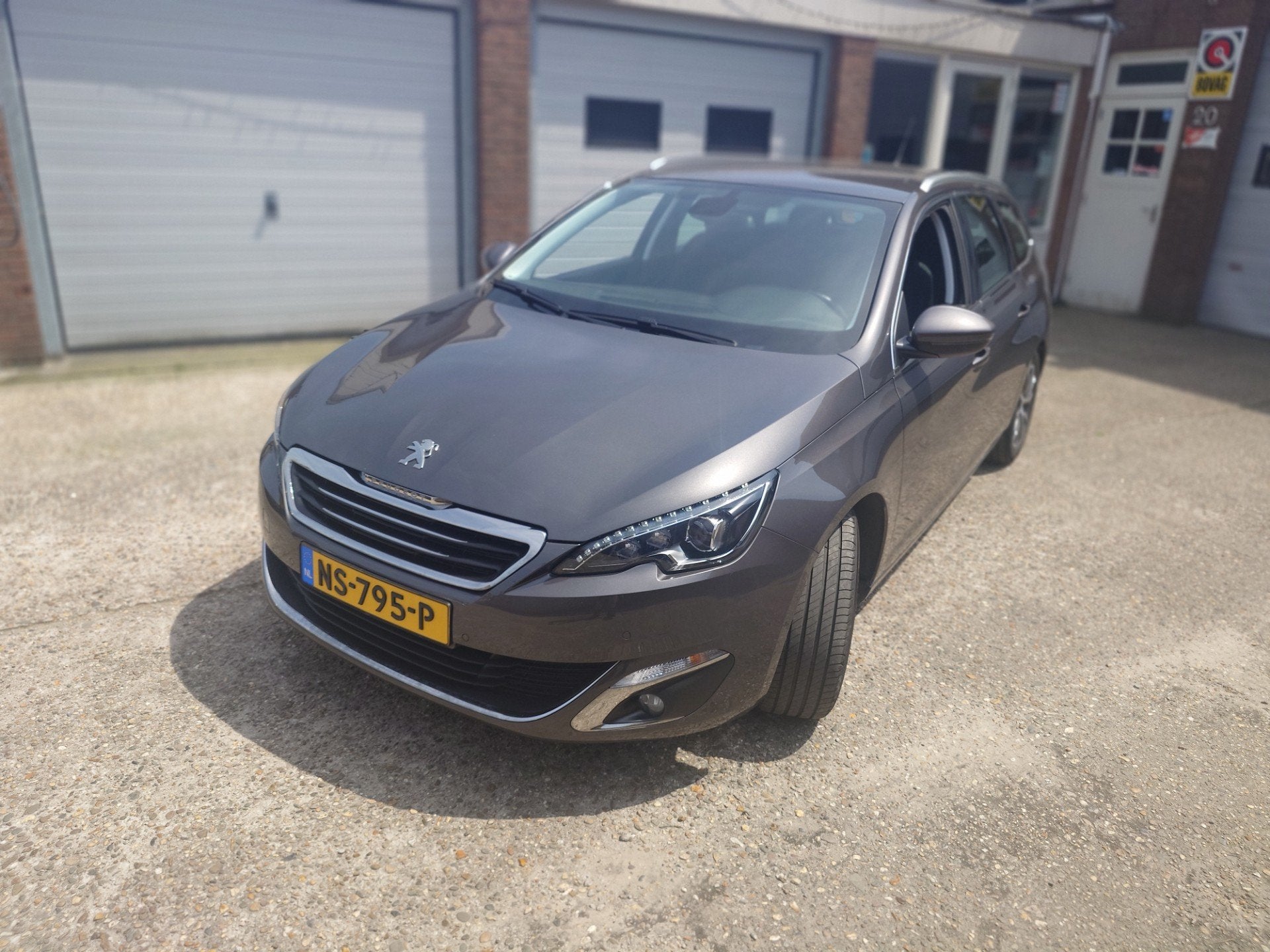 Peugeot 308 SW 1.2 PureTech Allure Dealer onderhouden, 1e Ei, Auto's, Dealer onderhouden, Stof, Gebruikt, 1199 cc