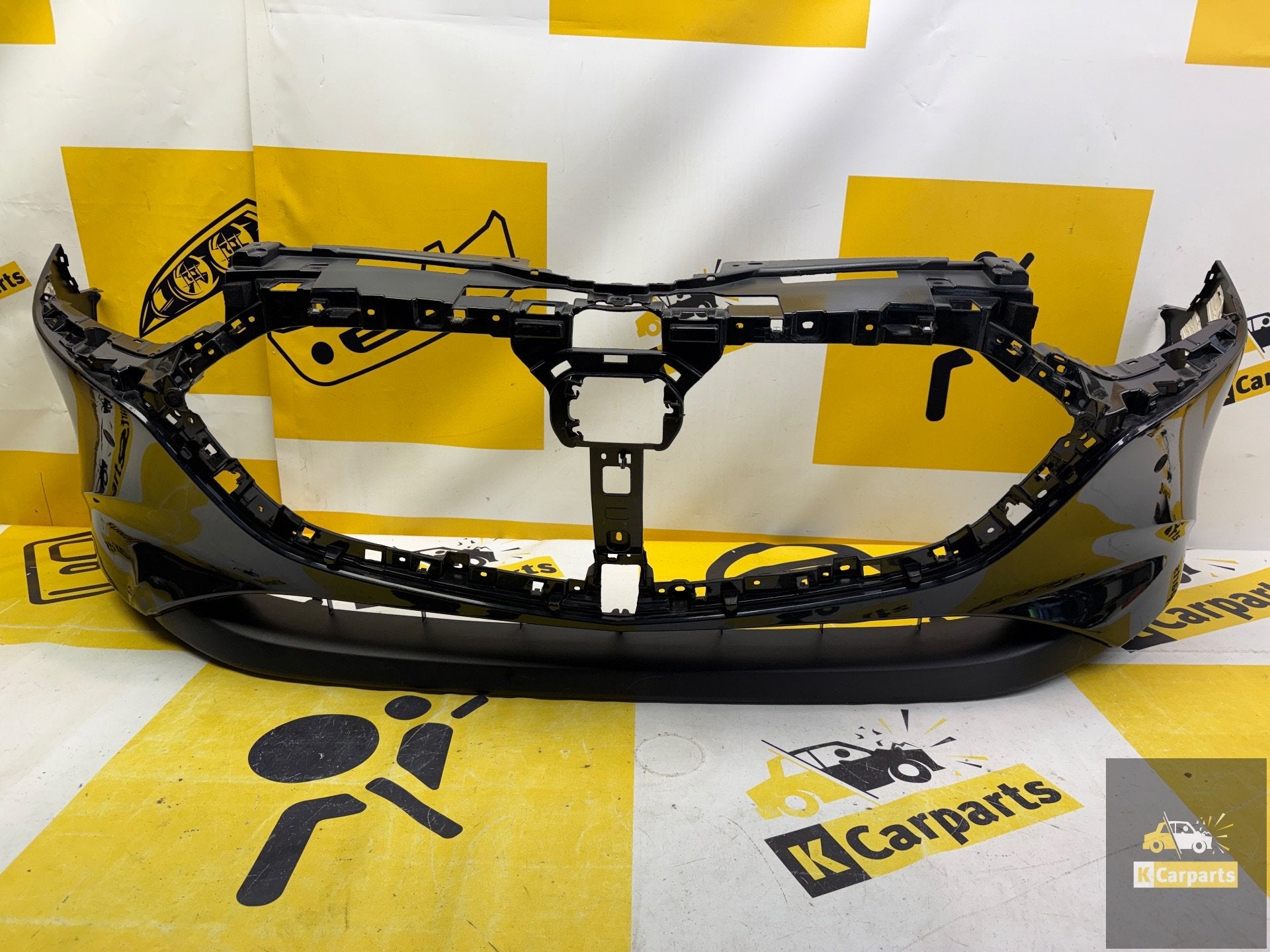 Voorbumper Mazda 3 IV Origineel Bumper PDC BCKN-50031 2018-, Gebruikt, Shinchi, Fuchu-Cho 3-1
730-8670  Hiroshima, Voor, Mazda Motor Corporation