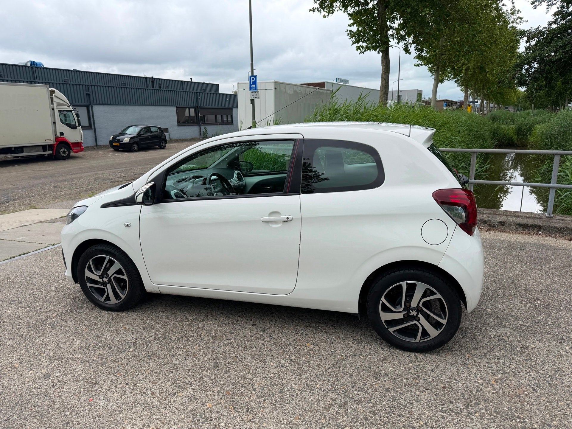 Peugeot 108 1.0 e-VTi Allure!2014!Carplay!Airco!LM.velgen!, Auto's, Voorwielaandrijving, Euro 5, Gebruikt, 31 €/maand