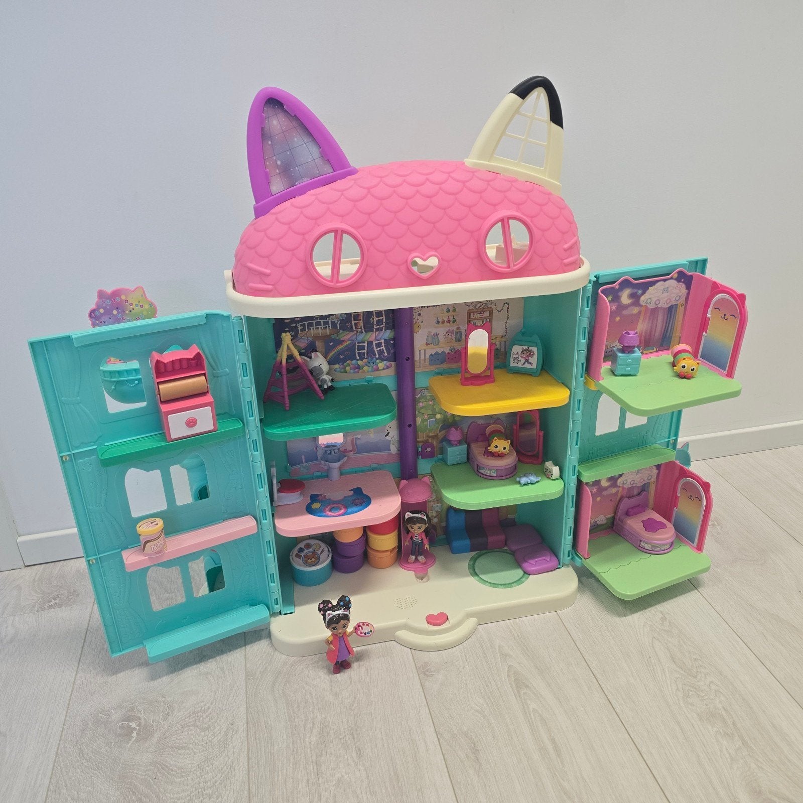 Gabby's poppenhuis met accessoires, Kinderen en Baby's, Speelgoed | Poppenhuizen, Ophalen, Poppenhuis