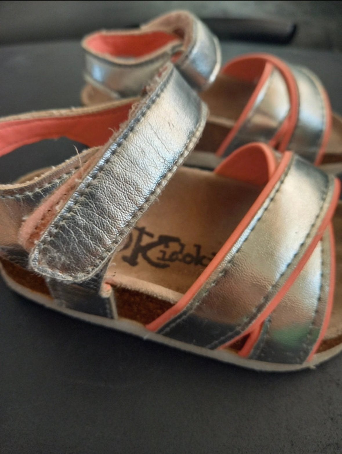 Zilverkleurige sandalen maat 21 voor meisjes, Kinderen en Baby's, Kinderkleding | Schoenen en Sokken, Ophalen of Verzenden, Gebruikt