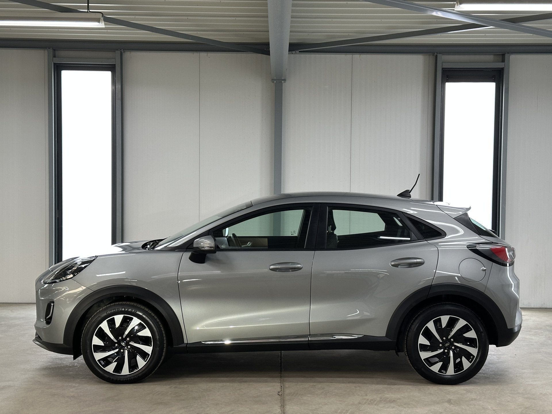 Ford Puma 1.0 EcoBoost Hybrid Titanium | Comfort- Winter pac, Auto's, Voorwielaandrijving, Automatische klimaatregeling, Leder en Stof