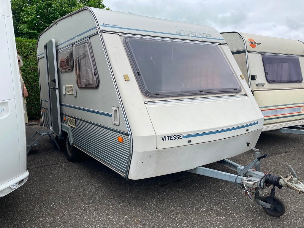 Beyerland Vitesse 4040 Caravan met luifel 1989, 2 aparte bedden, Treinzit, Particulier, 4 tot 5 meter