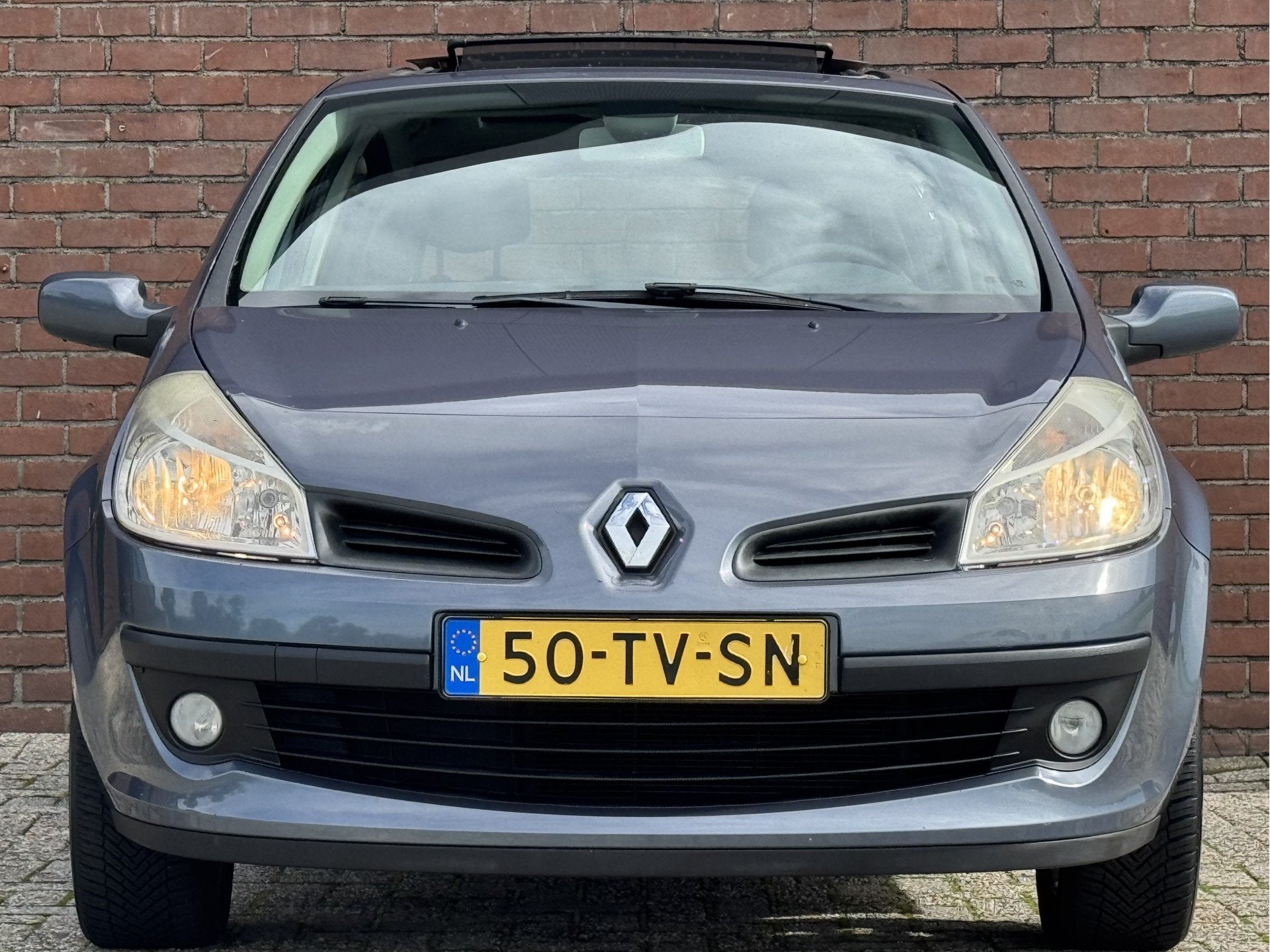 Renault Clio 1.6-16V PRIVILEGE | NL-AUTO | DEALER OH | PANO!, Auto's, Dealer onderhouden, Gebruikt, Zwart, 4 cilinders