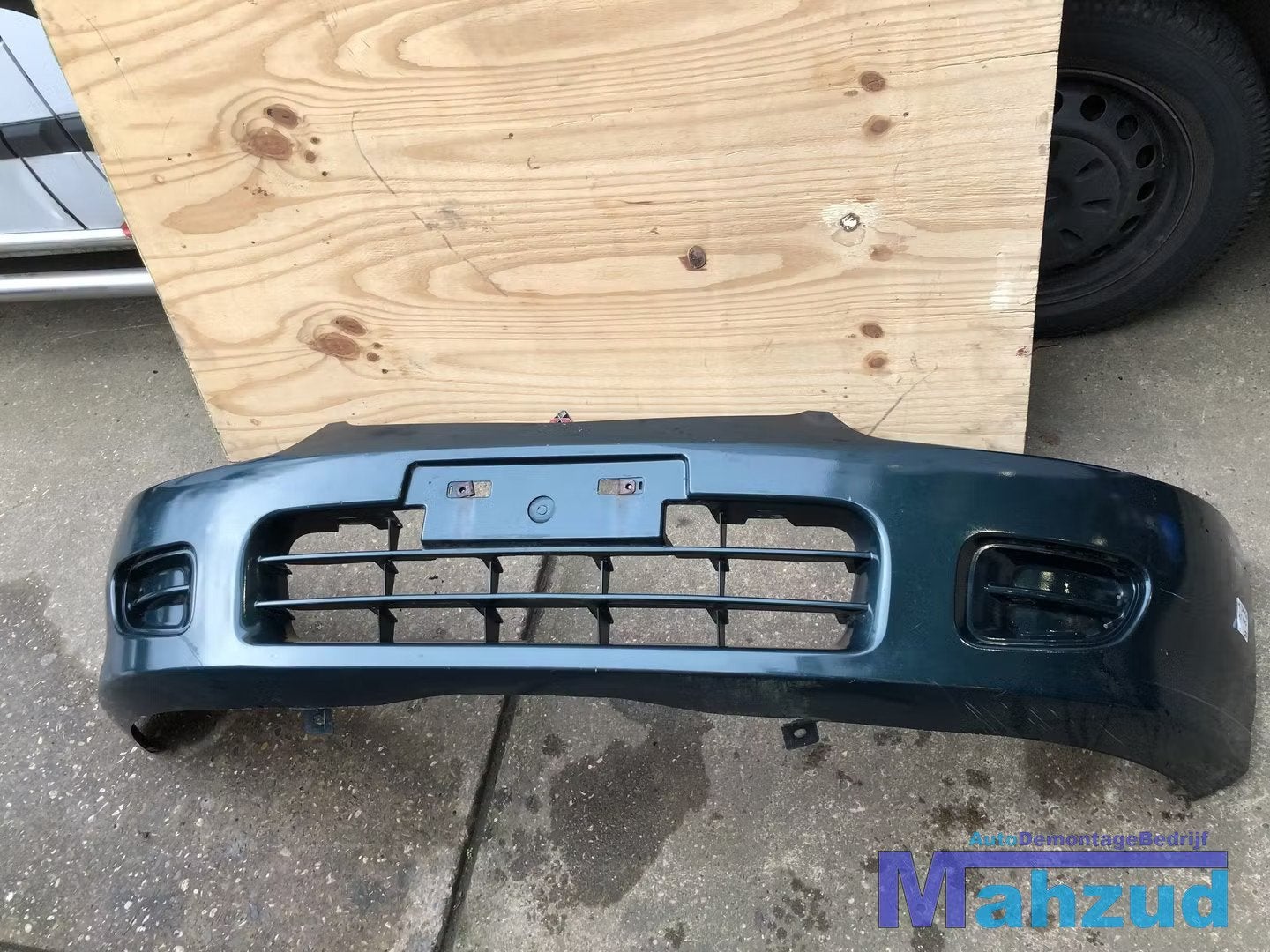 MITSUBISHI Colt V 5 groen voorbumper, Info@mitsubishi-motors.com, Gebruikt, Voor, Mitsubishi Motors Corporation
