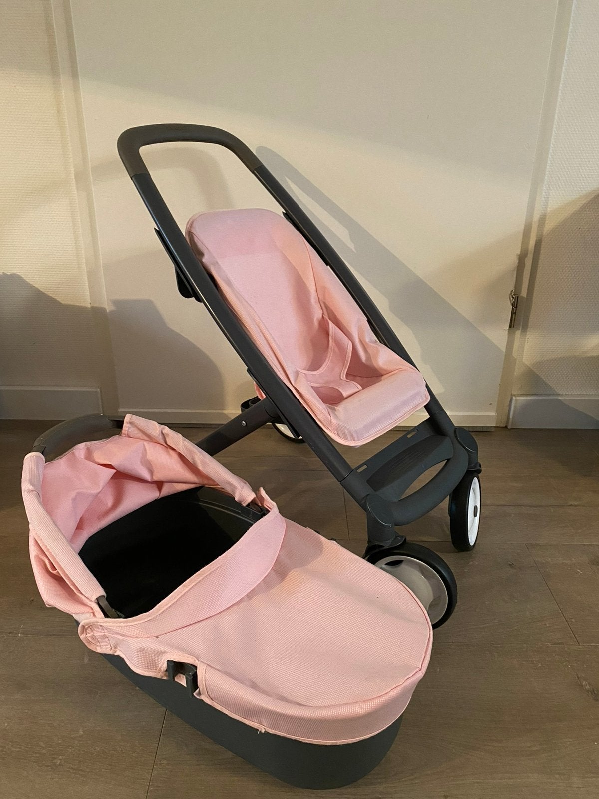 Smoby poppenwagen 2 in 1, Ophalen, Zo goed als nieuw, Babypop