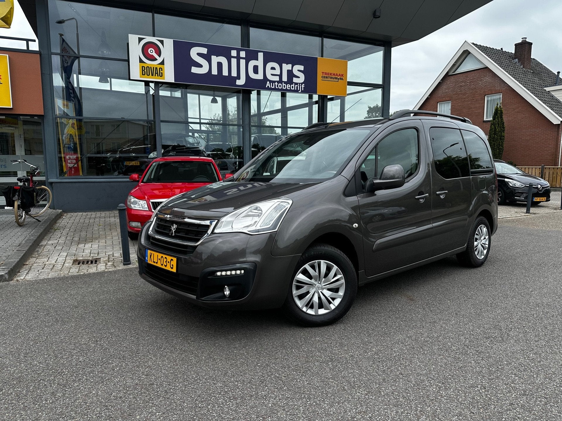 Peugeot Partner Tepee 1.2 PureTech Active TREKHAAK/AIRCO/ALL, Auto's, Peugeot, Voorwielaandrijving, Dealer onderhouden, Gebruikt