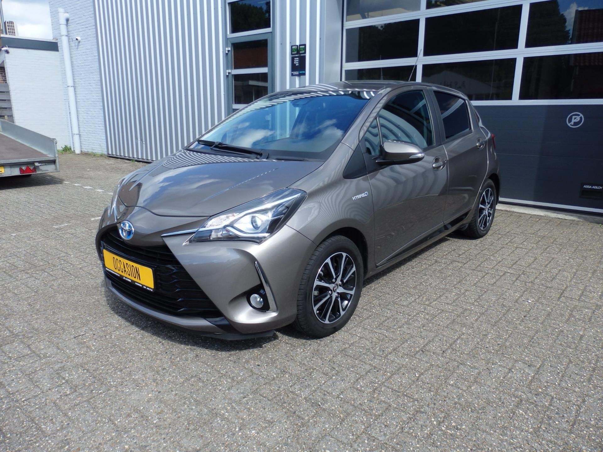 Toyota Yaris 1.5 Hybrid Comfort | Navi | PDC | Fietsdrager t, 12 maanden, 61 pk, Bedrijf, Grijs