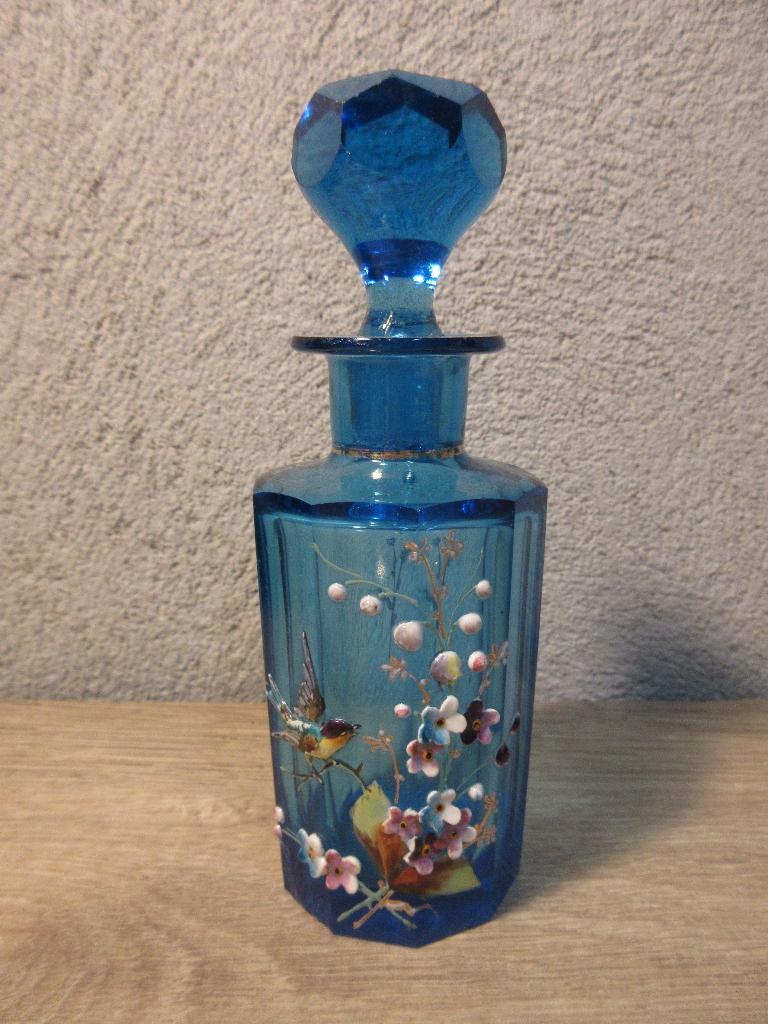 Kleine blauwe karaf met bloemen en vogel, Ophalen of Verzenden