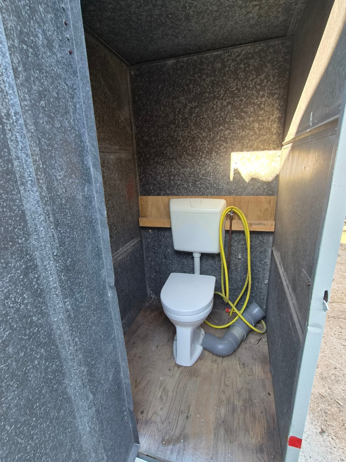 Mobiele toiletunit bouwtoilet | Water + riool | Geen Dixi, Ophalen, Gebruikt