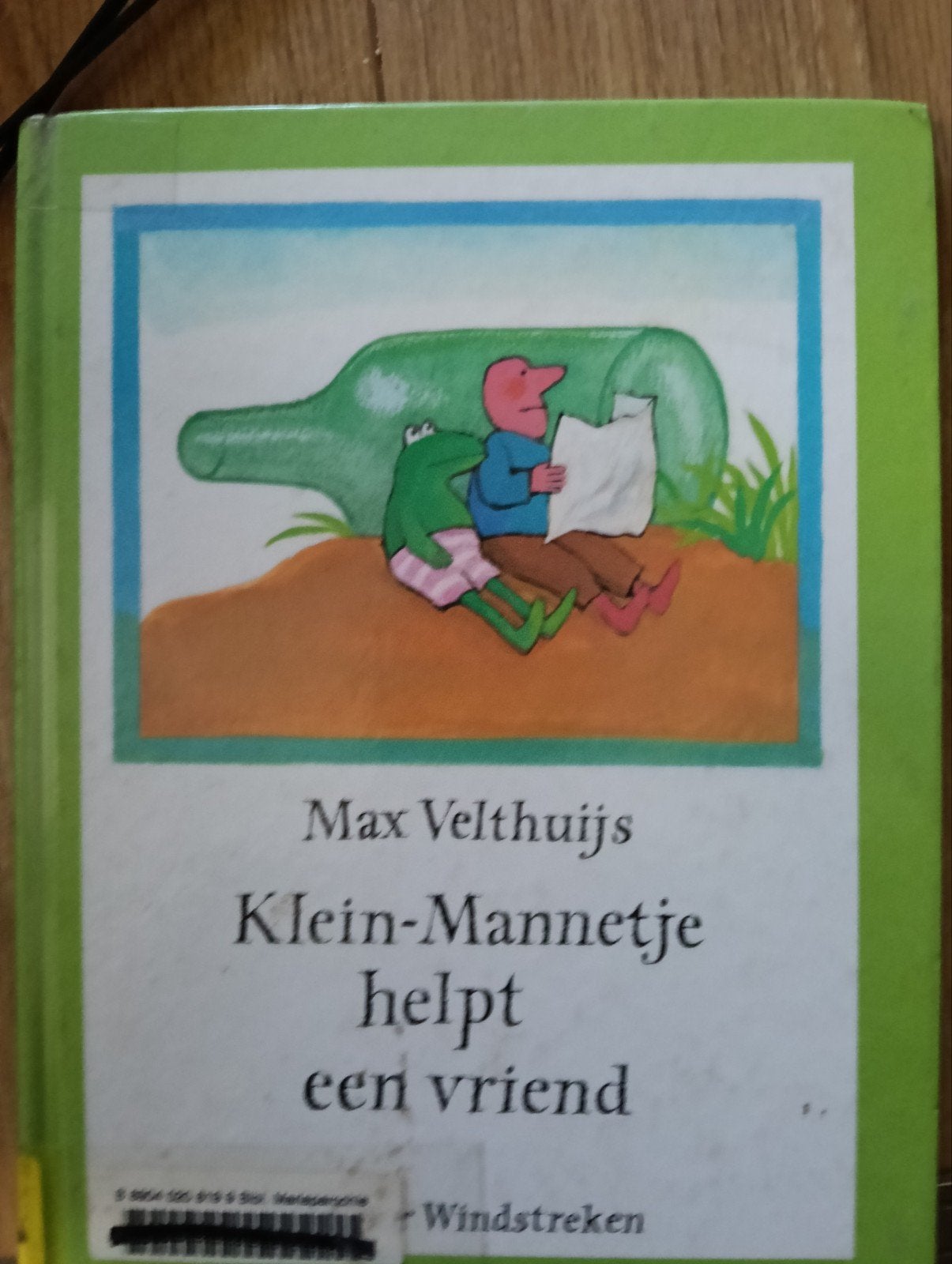 Max Velthuijs - Klein-Mannetje helpt een vriend, Boeken, Ophalen of Verzenden, Gelezen, Max Velthuijs