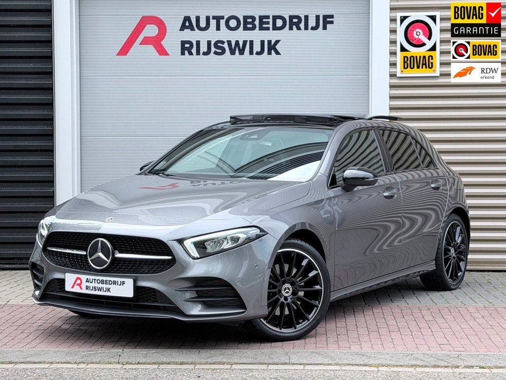 Mercedes-Benz A-klasse 250 e AMG Line Pano/Camera/Sfeer, Auto's, Mercedes-Benz, 12 maanden, Gebruikt, 4 cilinders, Alcantara