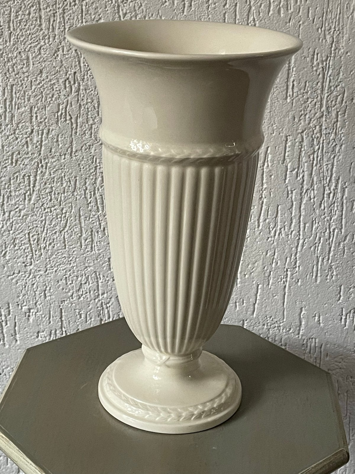 Wedgwood Edme Vaas - 27,5 cm hoog, Ophalen of Verzenden