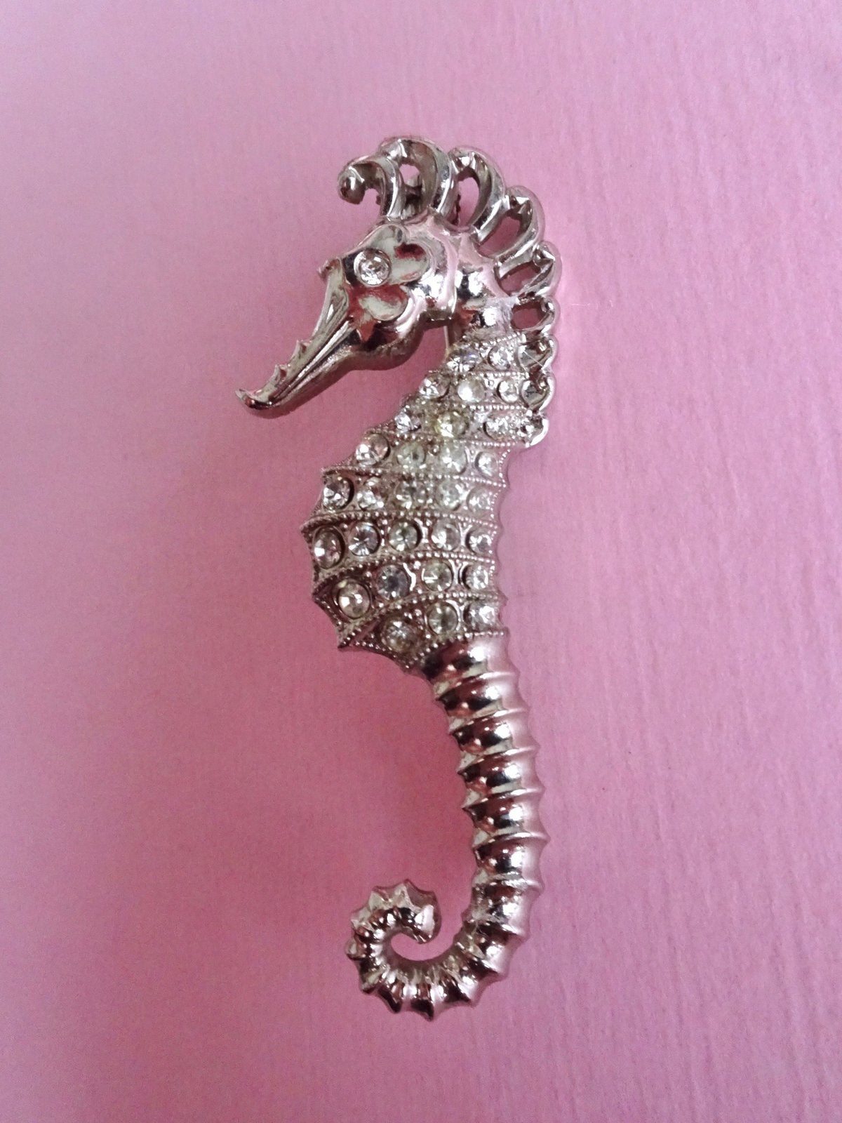 jwg Vintage 60s 70s Zeepaardje broche zilver klr strass glas, Verzenden, Overige materialen, Broche